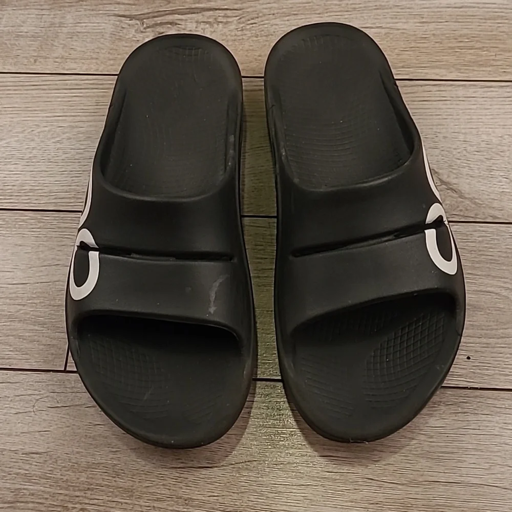OOFOS Ooahh Black White Slip On Rubber Mens Sz 10 Slide Sandals Shoes‎ Unisex